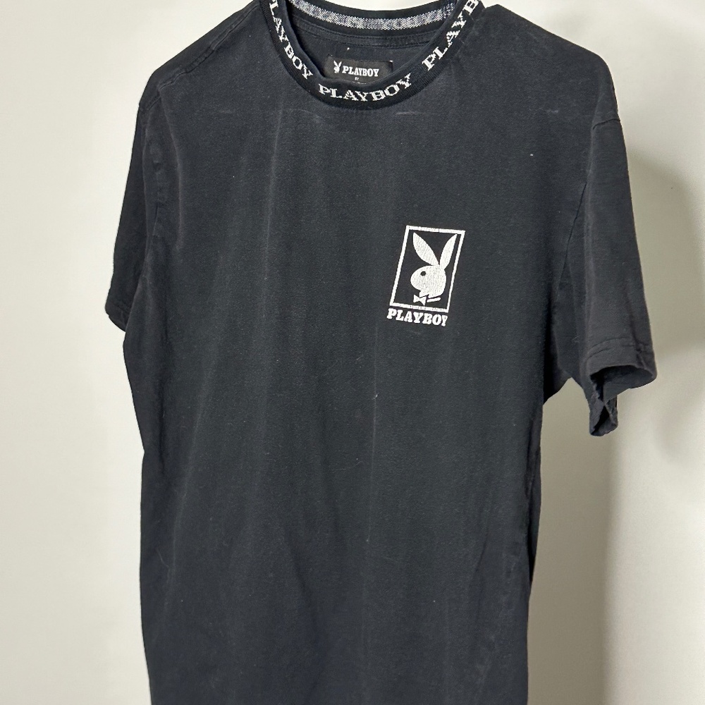 PLAYBOY PRINTED COLLAR TEE